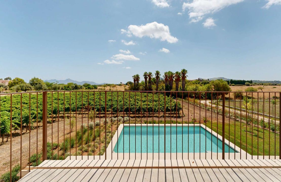 Luxury country house with its own vineyard for sale in Alcudia