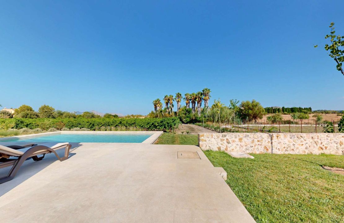 Luxury country house with its own vineyard for sale in Alcudia