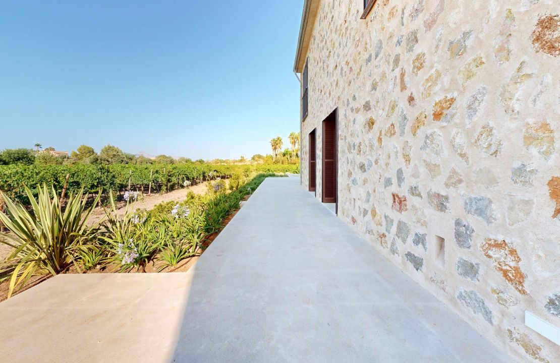 Luxury country house with its own vineyard for sale in Alcudia