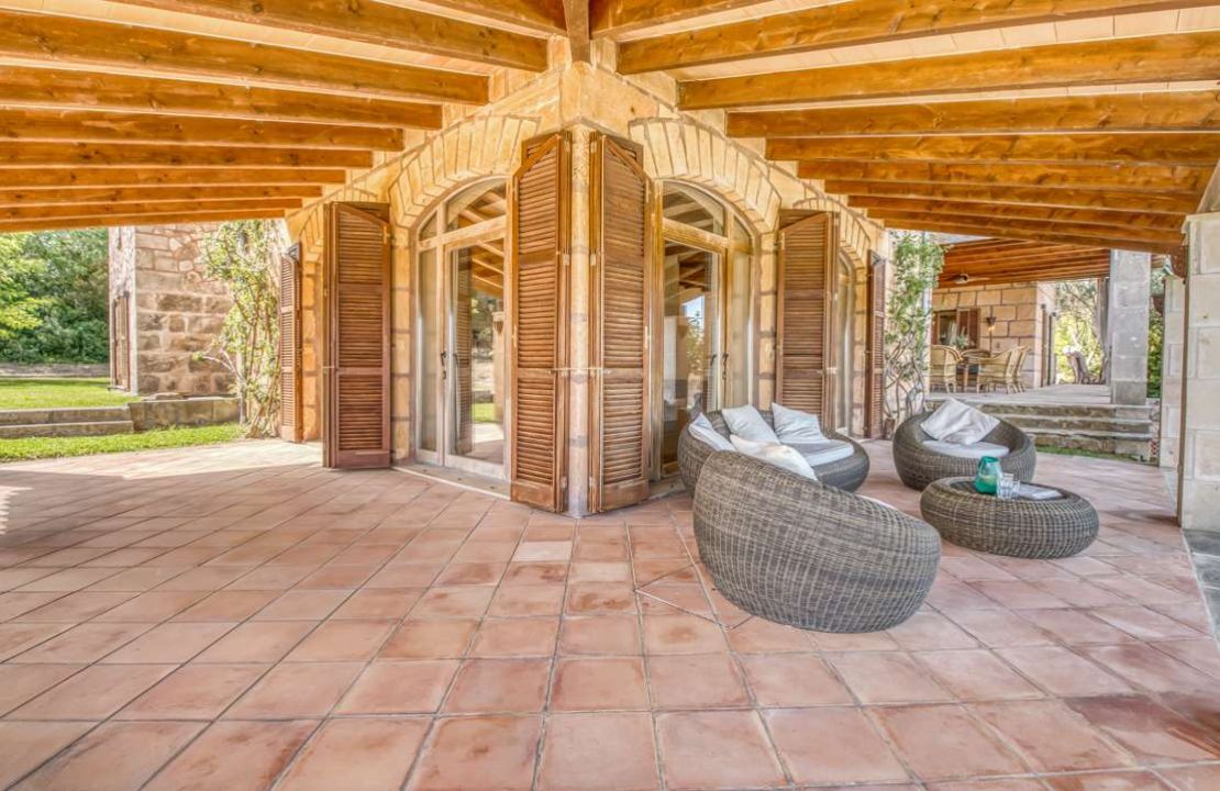 Finca with rental license in Alcudia, Mallorca with stunning views, tennis court and pool for sale