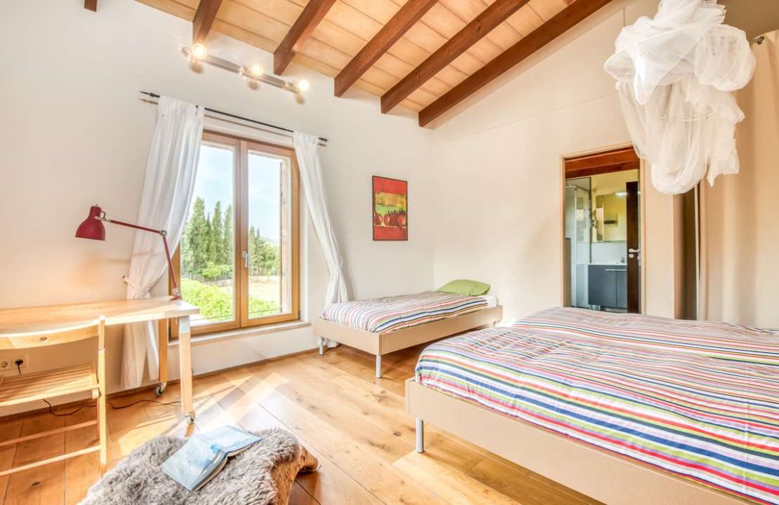 Finca with rental license in Alcudia, Mallorca with stunning views, tennis court and pool for sale