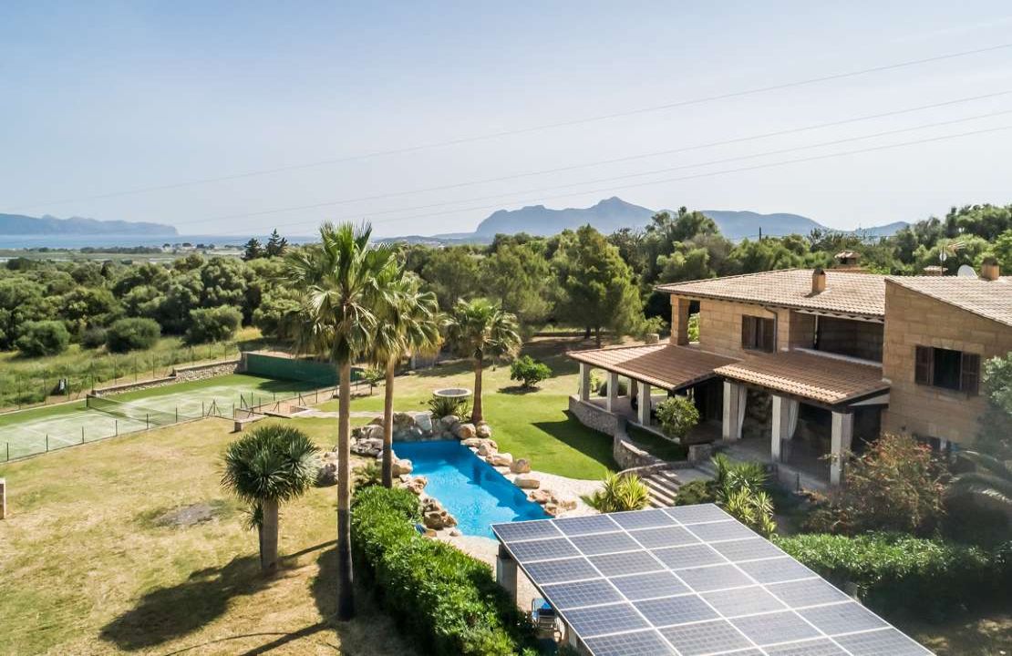Finca with rental license in Alcudia, Mallorca with stunning views, tennis court and pool for sale