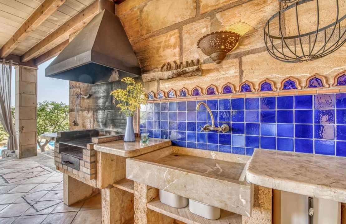 Finca with rental license in Alcudia, Mallorca with stunning views, tennis court and pool for sale