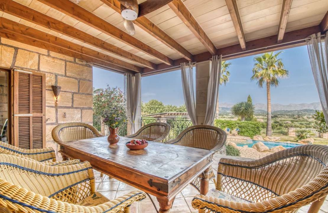 Finca with rental license in Alcudia, Mallorca with stunning views, tennis court and pool for sale