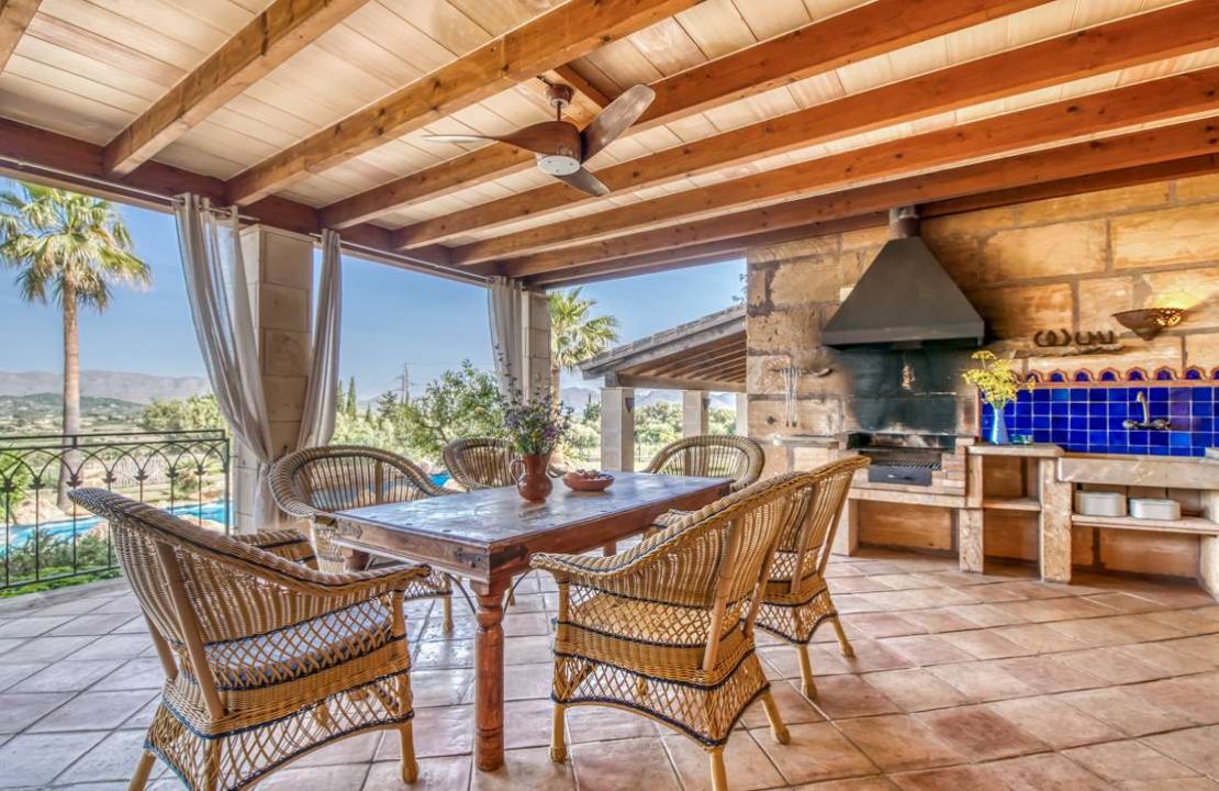 Finca with rental license in Alcudia, Mallorca with stunning views, tennis court and pool for sale