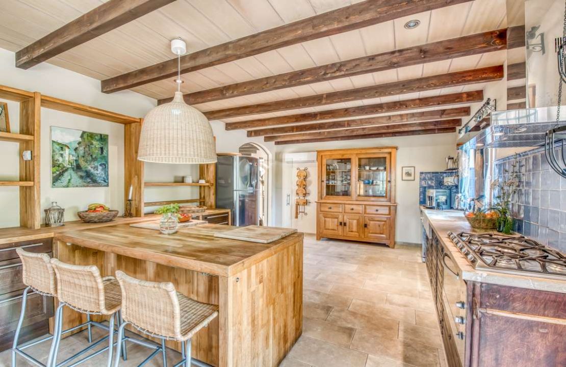 Finca with rental license in Alcudia, Mallorca with stunning views, tennis court and pool for sale