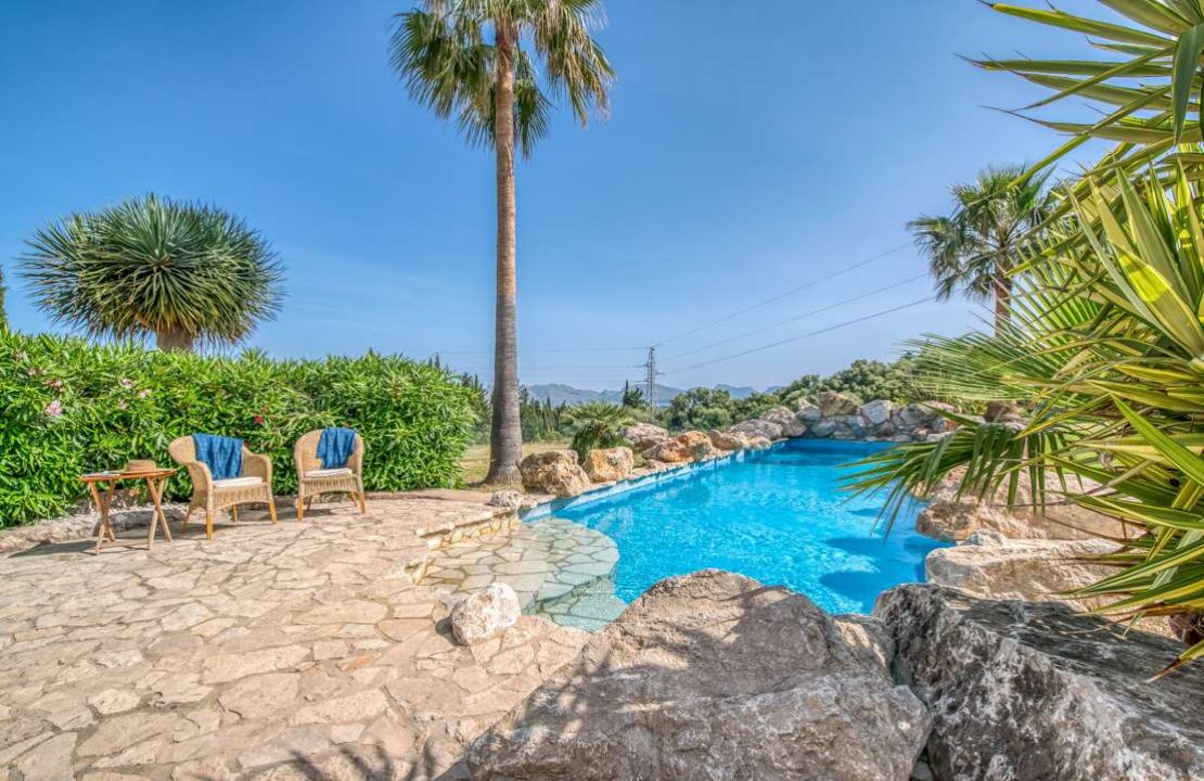 Finca with rental license in Alcudia, Mallorca with stunning views, tennis court and pool for sale