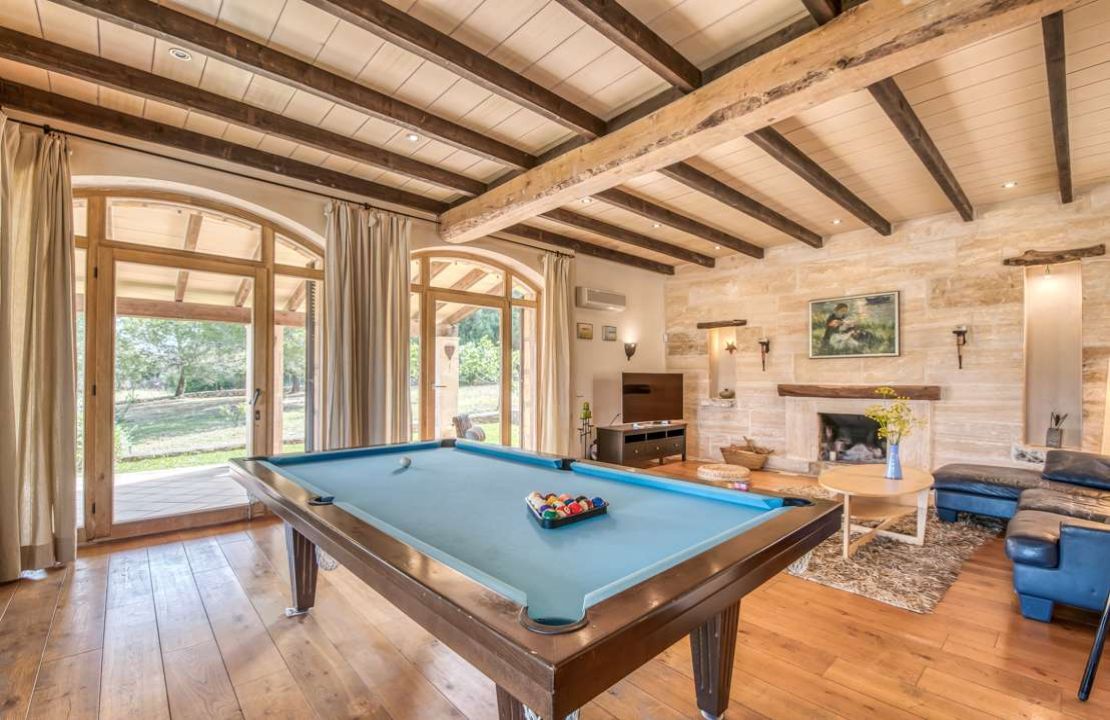 Finca with rental license in Alcudia, Mallorca with stunning views, tennis court and pool for sale