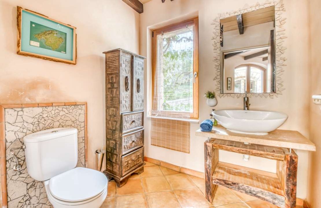 Finca with rental license in Alcudia, Mallorca with stunning views, tennis court and pool for sale