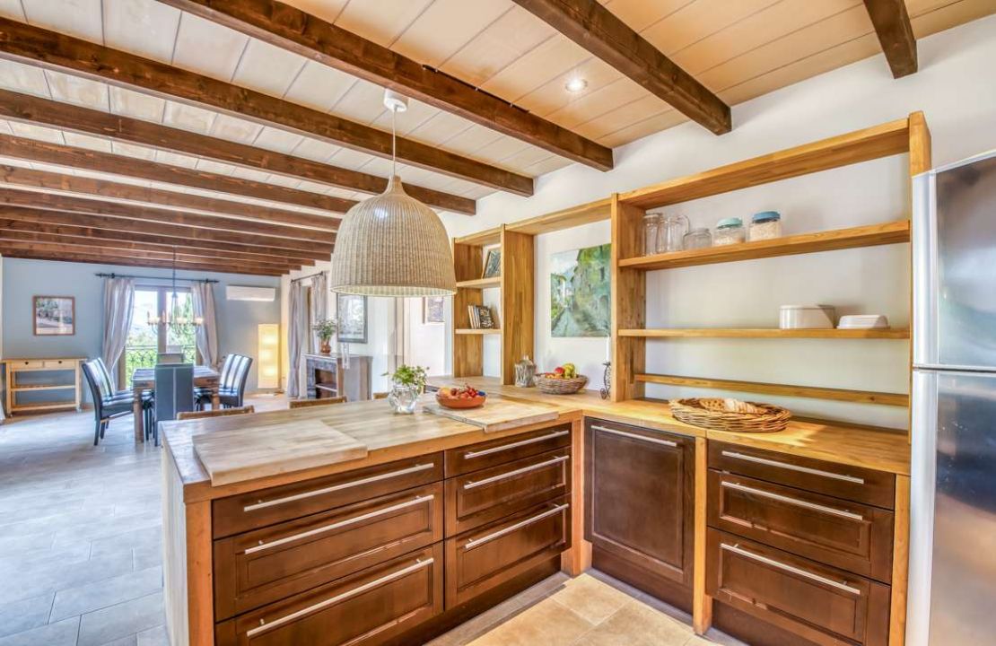 Finca with rental license in Alcudia, Mallorca with stunning views, tennis court and pool for sale