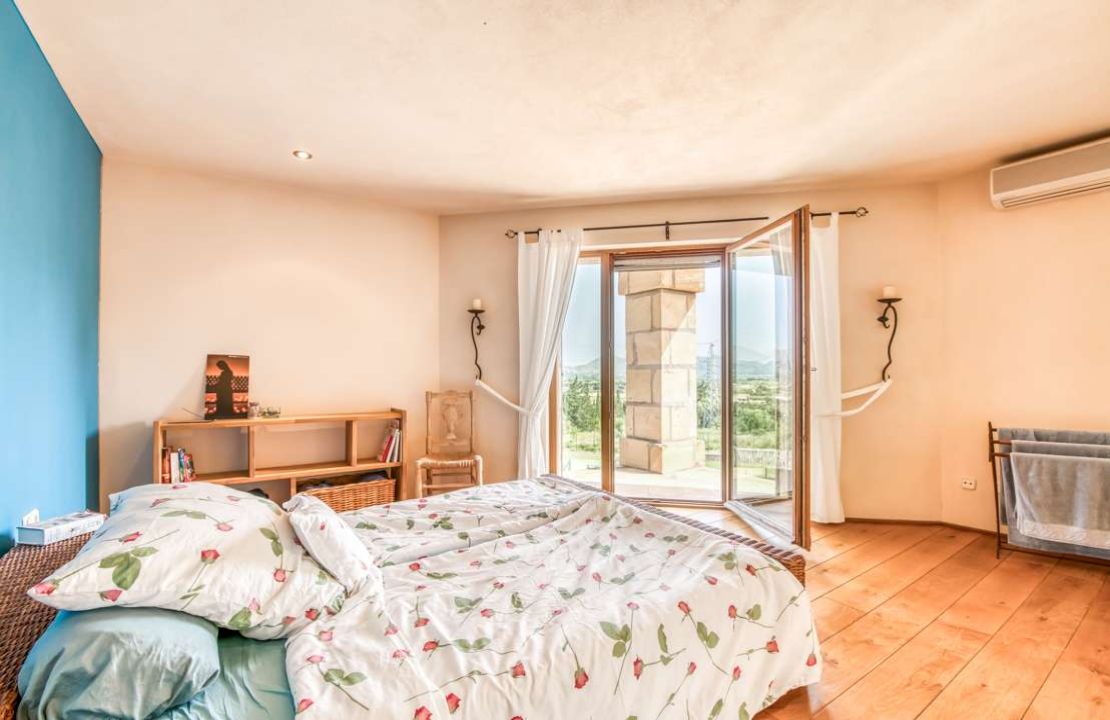 Finca with rental license in Alcudia, Mallorca with stunning views, tennis court and pool for sale