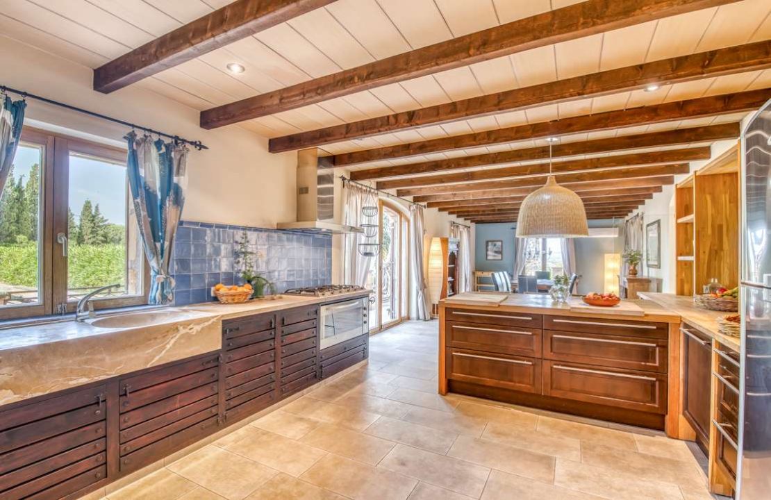 Finca with rental license in Alcudia, Mallorca with stunning views, tennis court and pool for sale