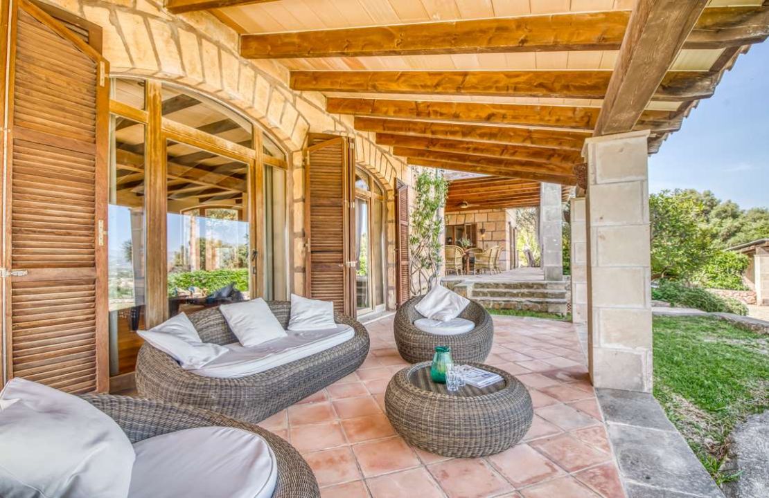 Finca with rental license in Alcudia, Mallorca with stunning views, tennis court and pool for sale