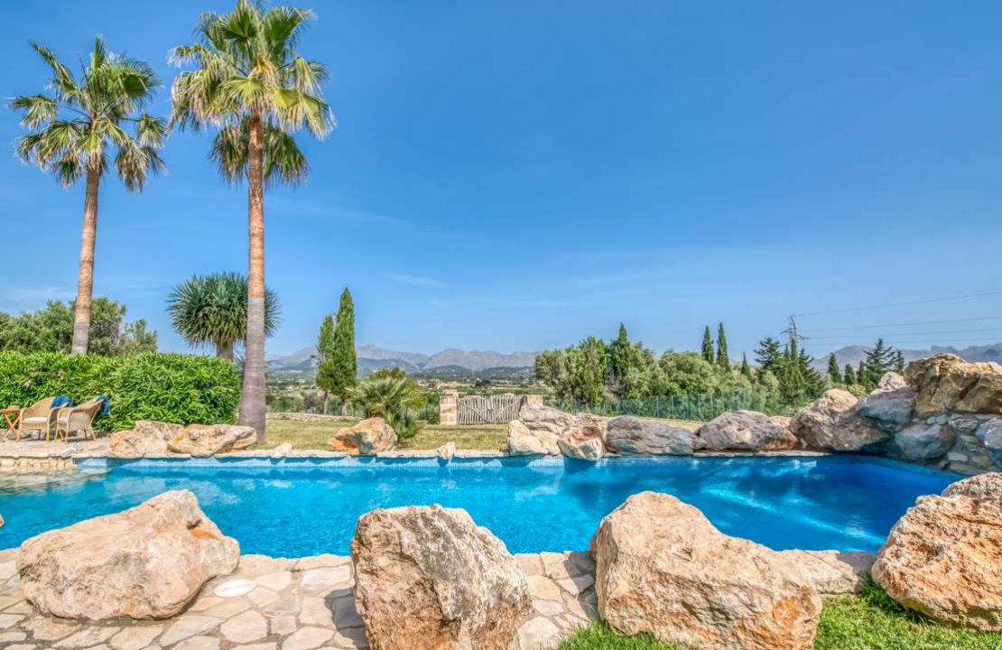 Finca with rental license in Alcudia, Mallorca with stunning views, tennis court and pool for sale