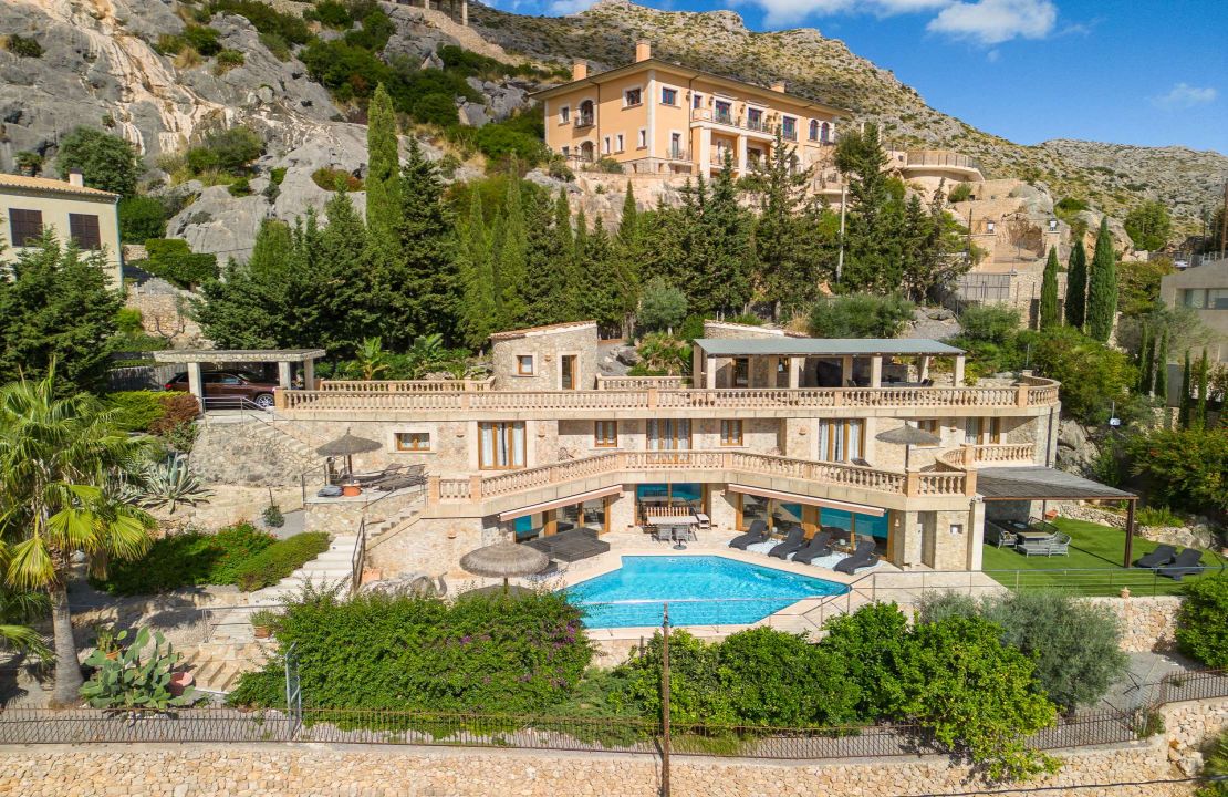 Unique Villa in the exclusive area of La Font, Pollensa with stunning views over the valley!