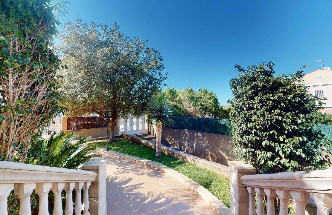 Villa in Playa de Muro with holiday rental license