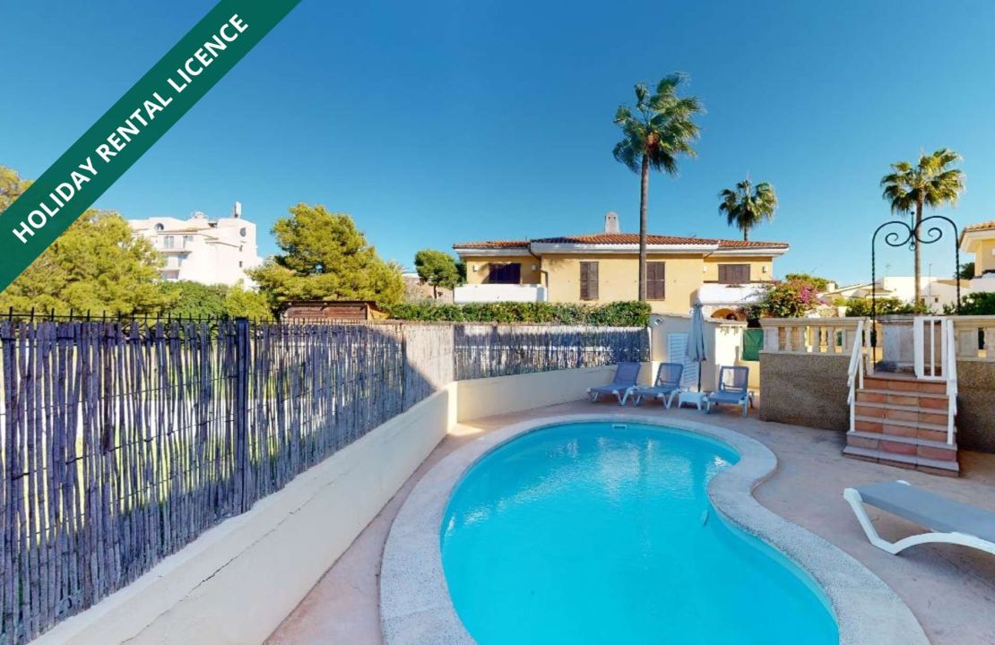 Villa in Playa de Muro with holiday rental license