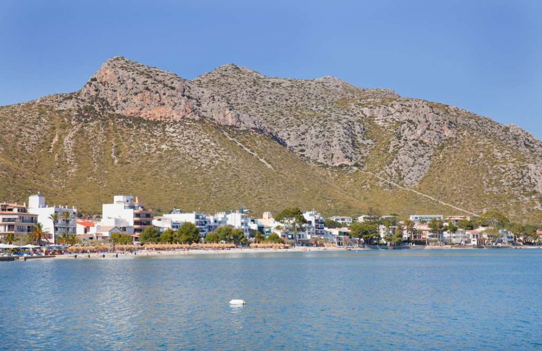 Townhouse in Puerto Pollensa with covered private parking space for sale.