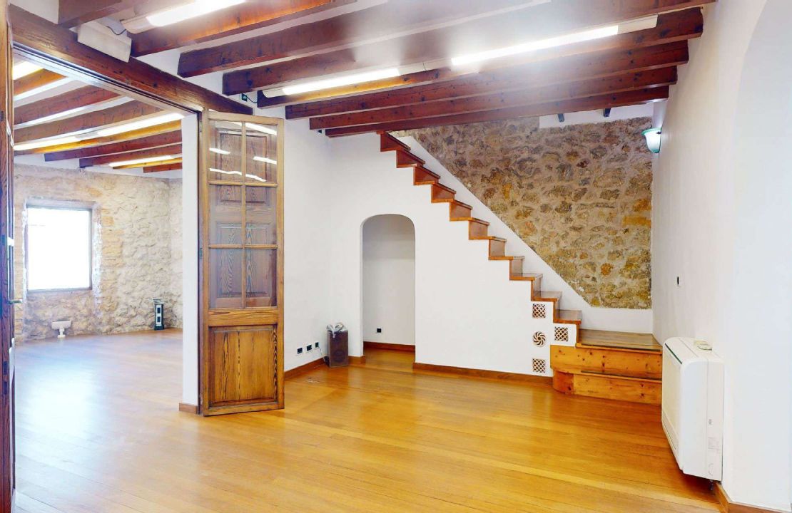 Townhouse in Puerto Pollensa with covered private parking space for sale.