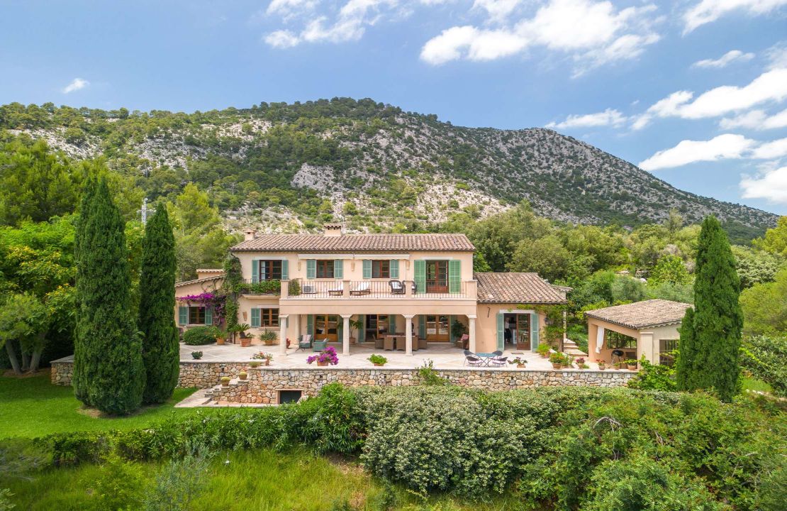 Exquisite finca style property Mallorca Pollensa with holiday rental license rentals