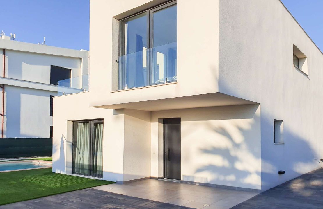 Modern Villa for Sale in Can Picafort, Mallorca with Pool and Parking