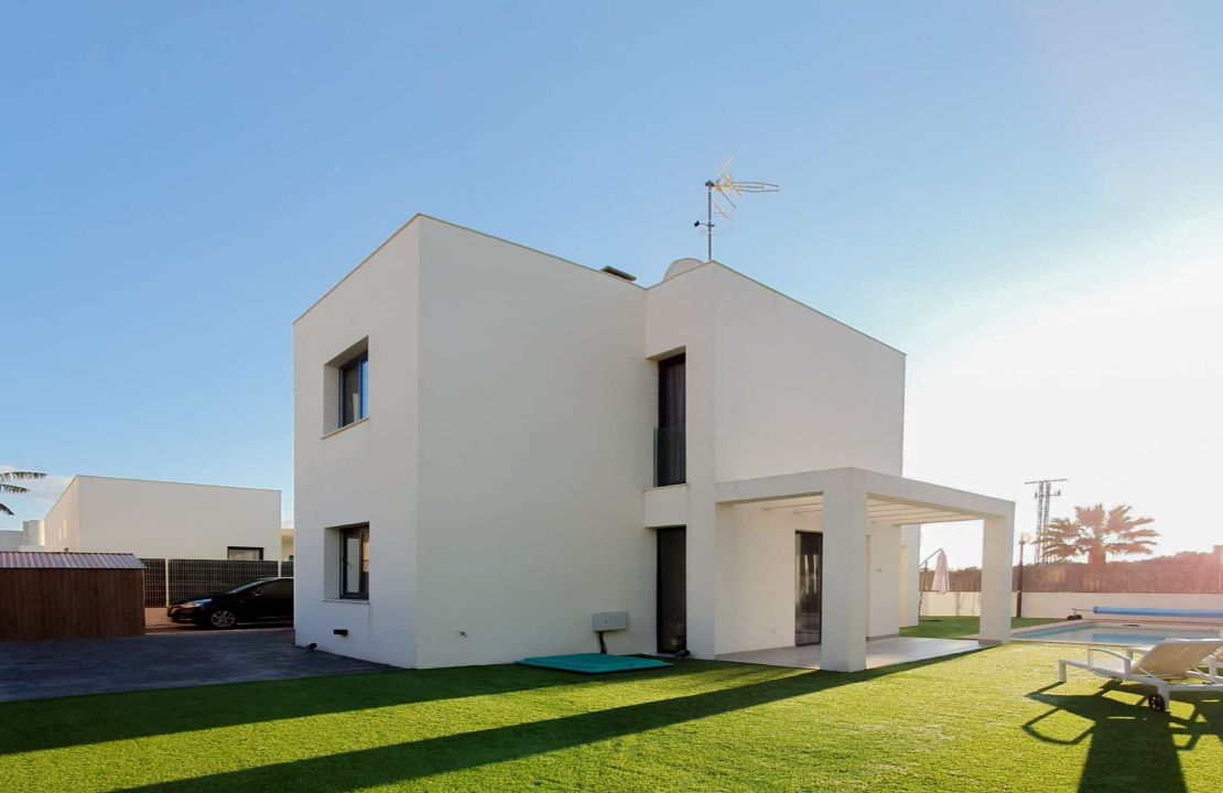 Modern Villa for Sale in Can Picafort, Mallorca with Pool and Parking