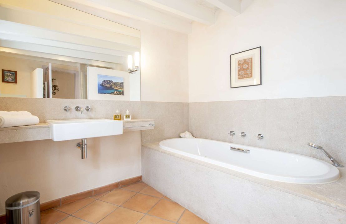 Renovated townhouse in Mallorca Pollensa with terraces, plunge pool and views