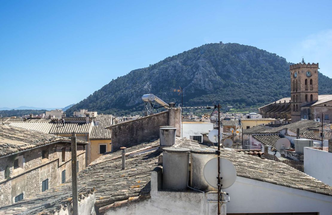 Renovated townhouse in Mallorca Pollensa with terraces, plunge pool and views