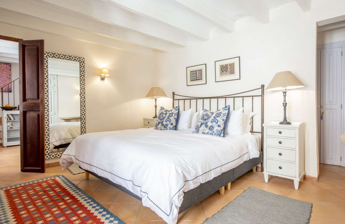 Renovated townhouse in Mallorca Pollensa with terraces, plunge pool and views