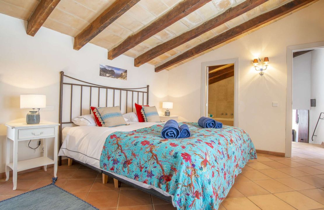 Renovated townhouse in Mallorca Pollensa with terraces, plunge pool and views