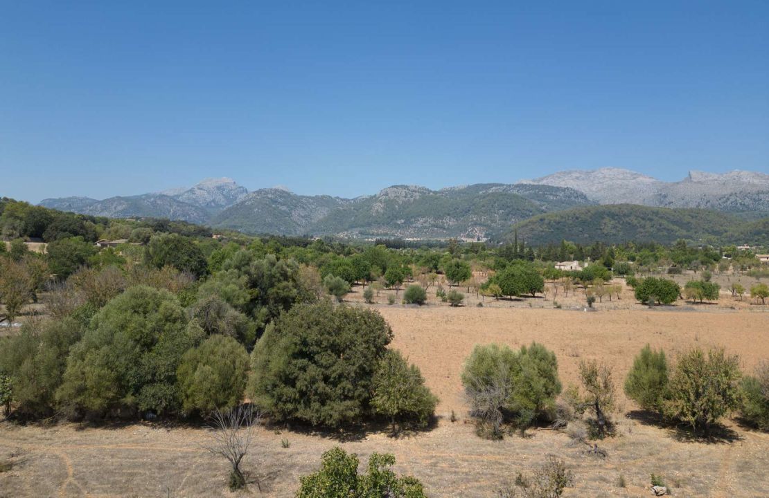 Building plot in the Campanet country side for sale with a valid license to start the project immediately