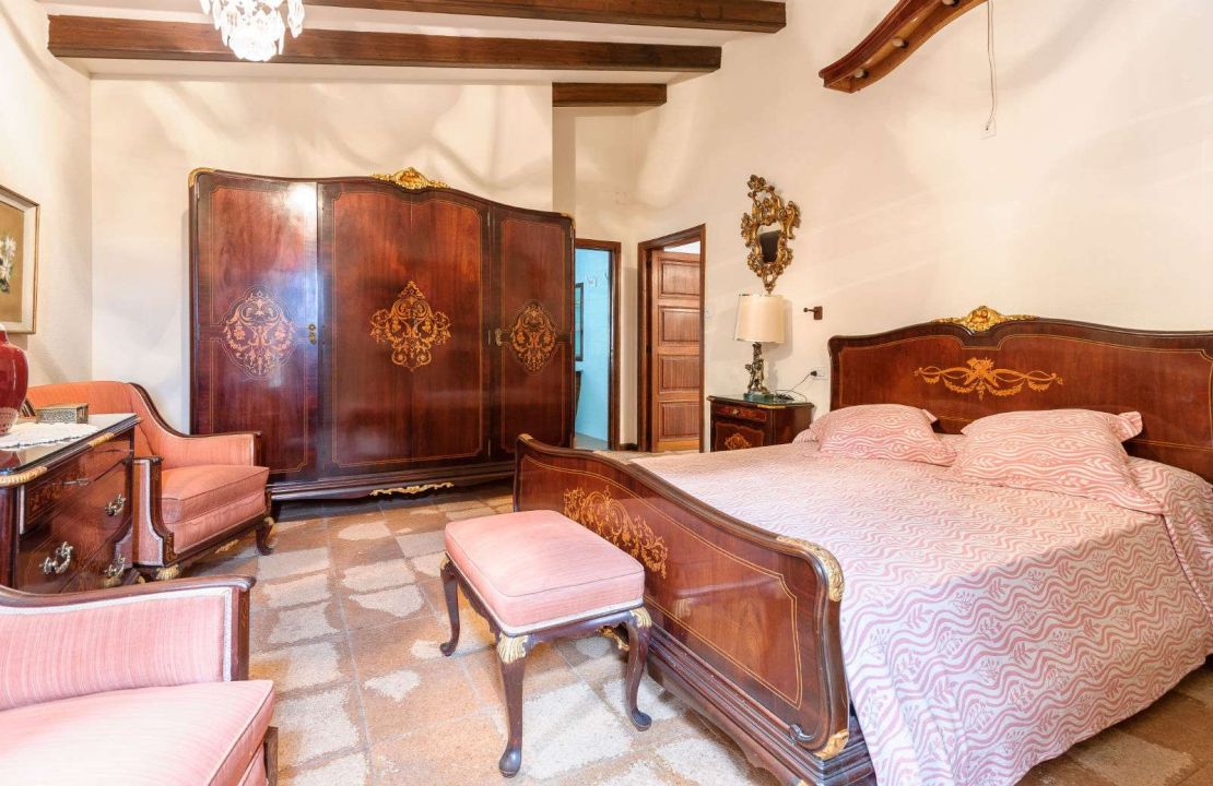 Spectacular finca for sale in Pollensa with stone house