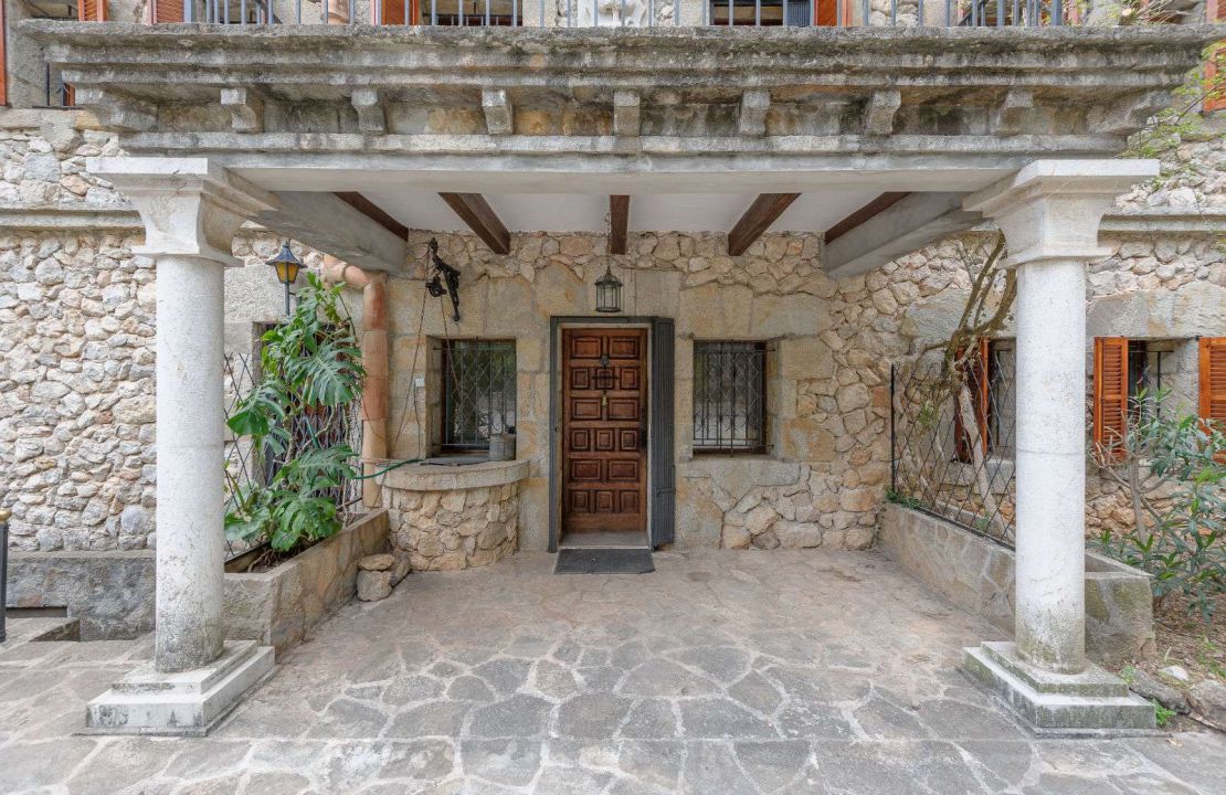 Spectacular finca for sale in Pollensa with stone house