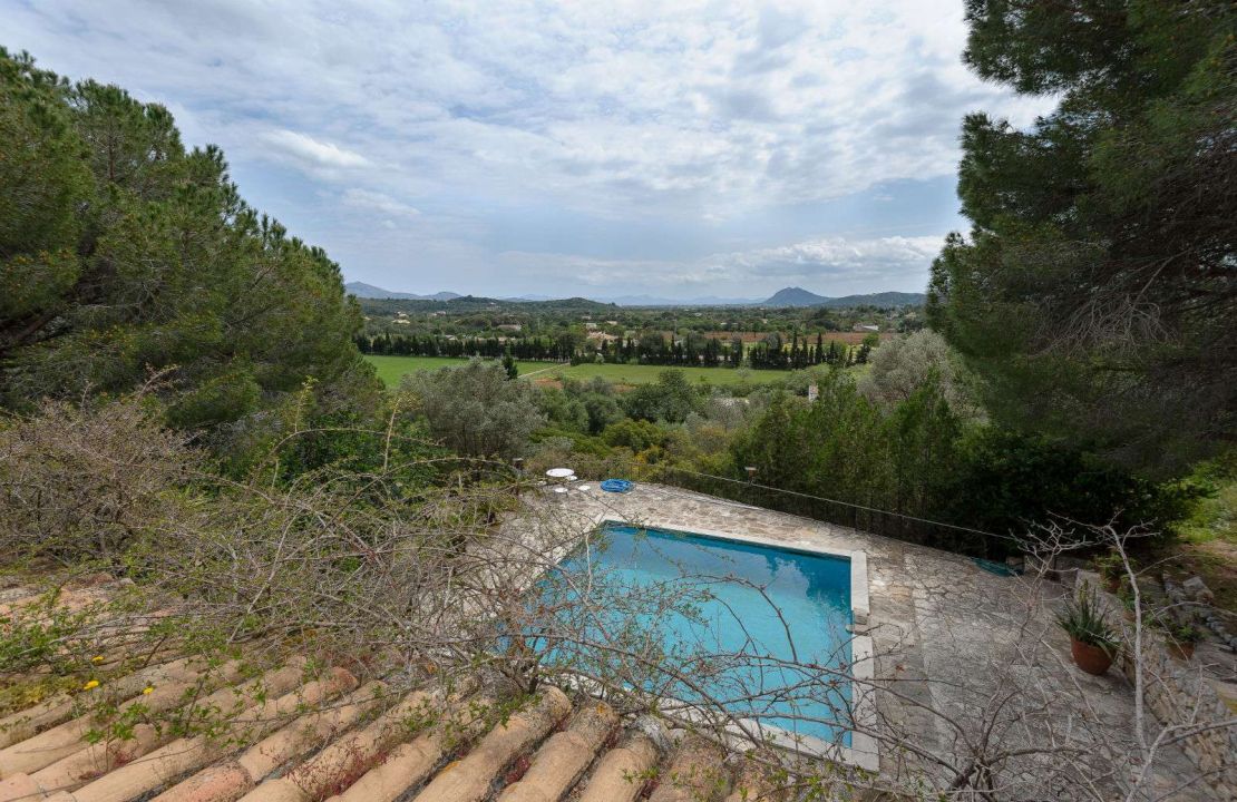 Spectacular finca for sale in Pollensa with stone house