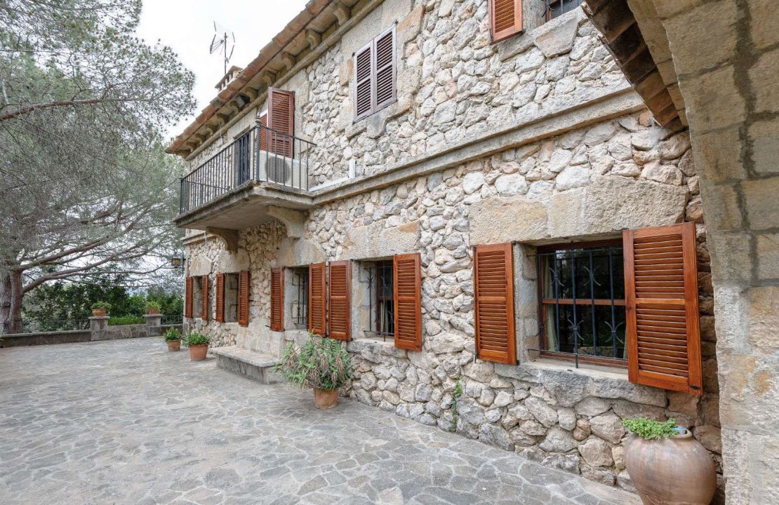 Spectacular finca for sale in Pollensa with stone house