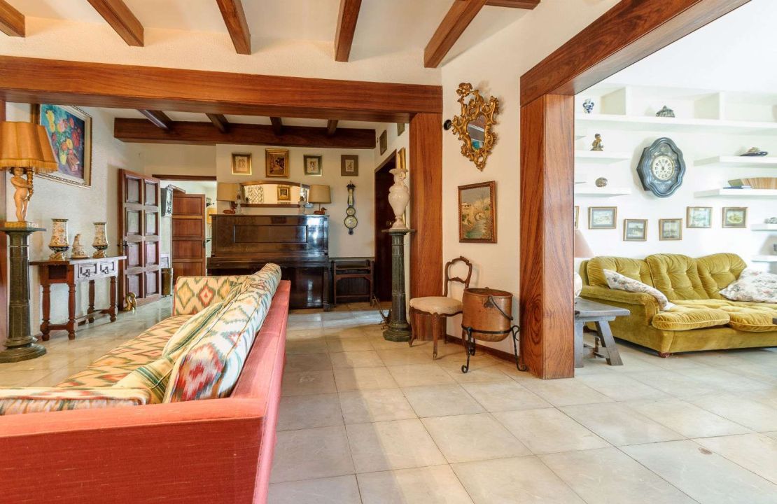 Spectacular finca for sale in Pollensa with stone house
