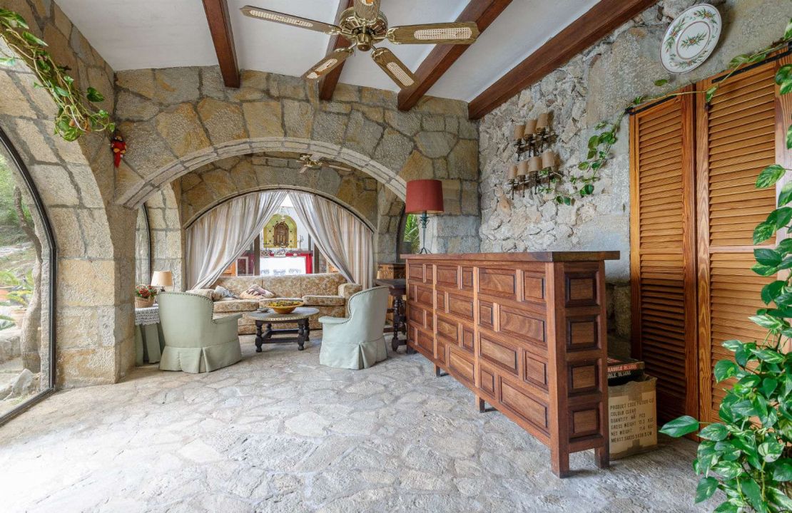 Spectacular finca for sale in Pollensa with stone house