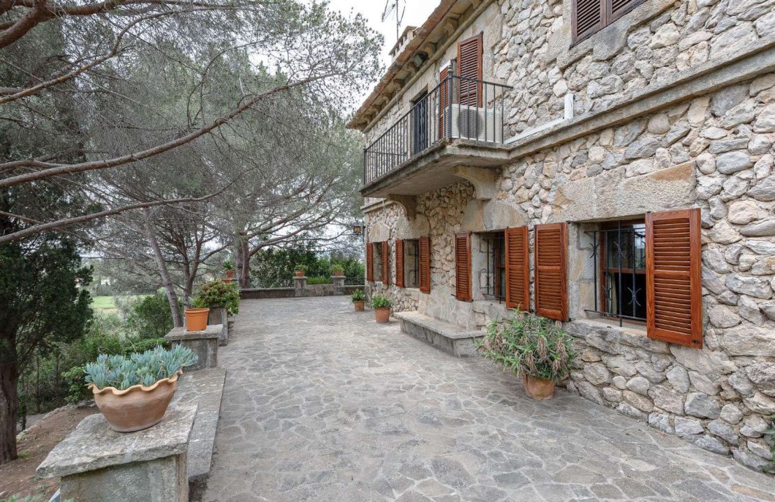 Spectacular finca for sale in Pollensa with stone house