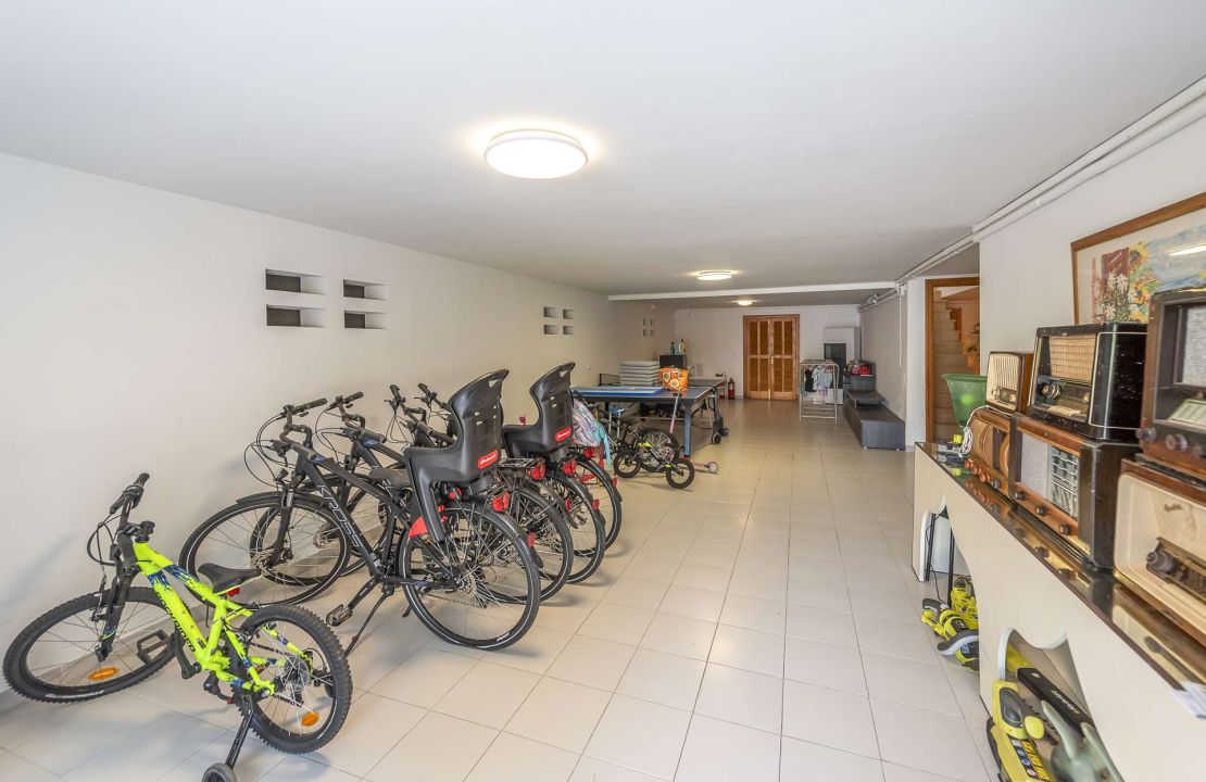 First line Villa for sale with holiday rental license in Playa de Alcudia