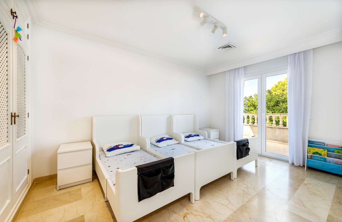 First line Villa for sale with holiday rental license in Playa de Alcudia
