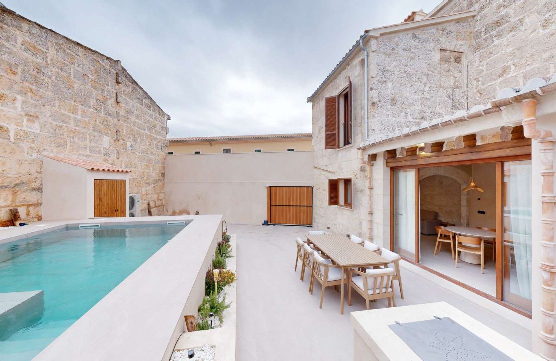 Historisches Stadthaus in Muro – Vollständig renoviert mit Pool