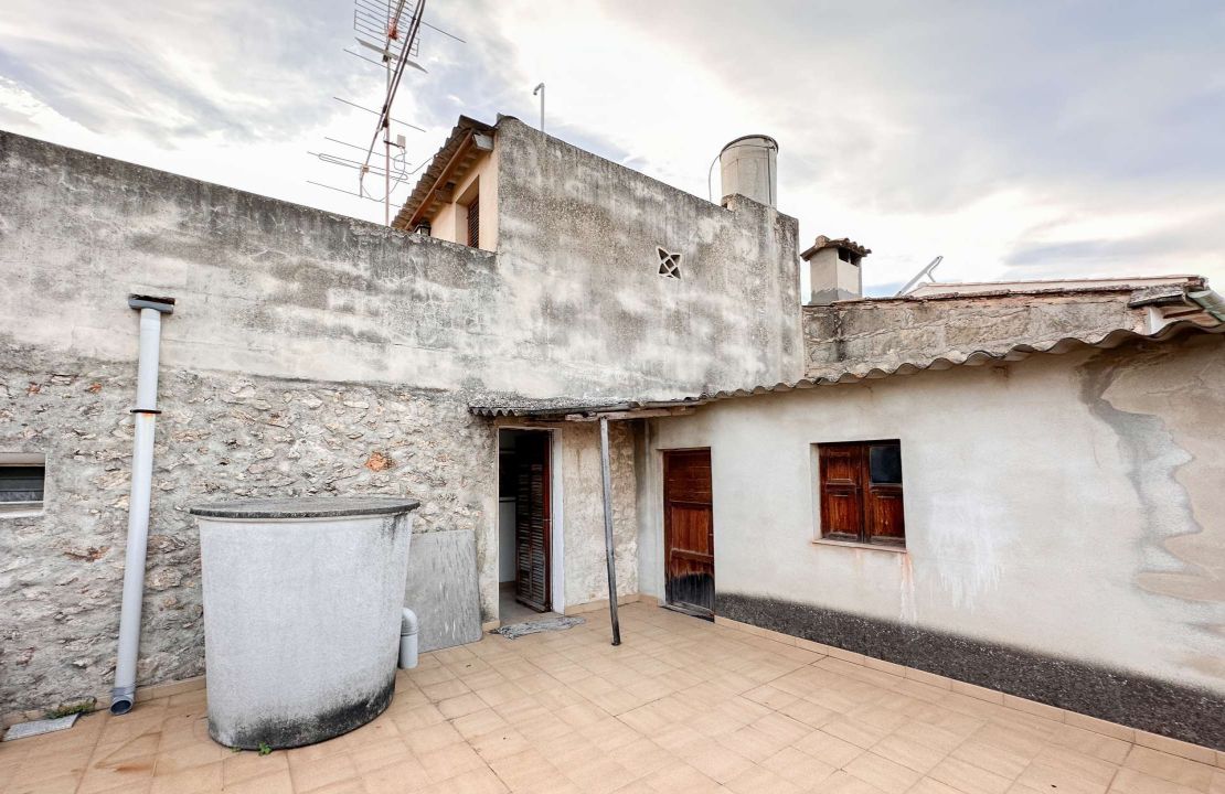 3 bedroom townhouse in Pollensa, Mallorca with patio and two terraces for sale