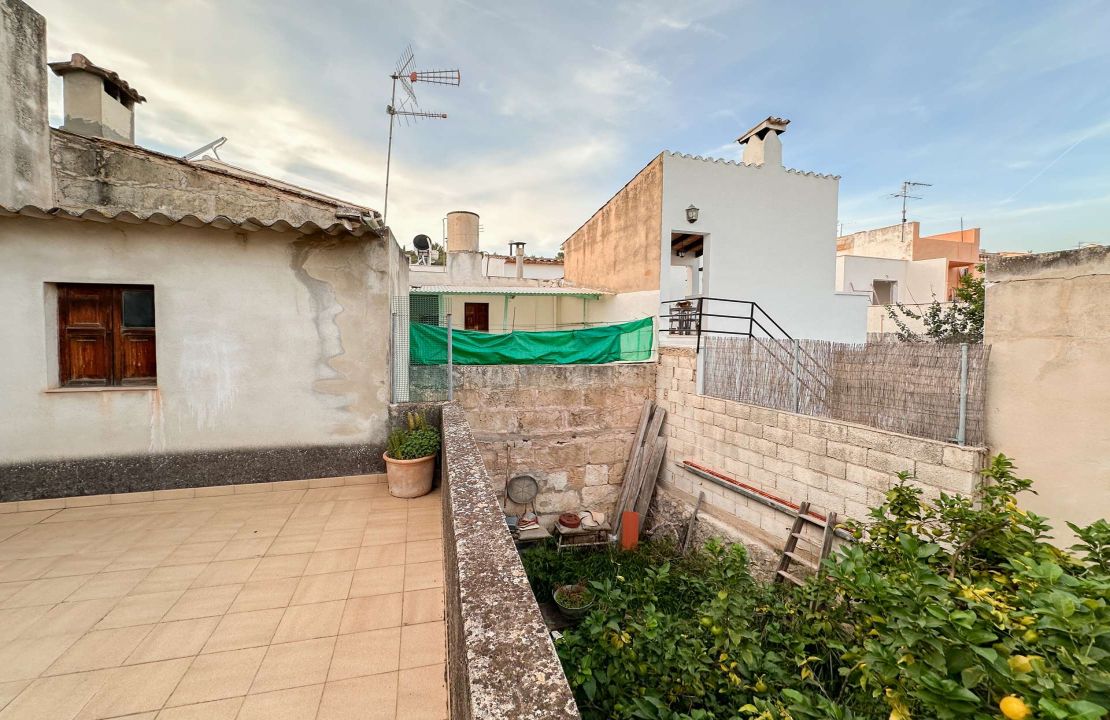 3 bedroom townhouse in Pollensa, Mallorca with patio and two terraces for sale