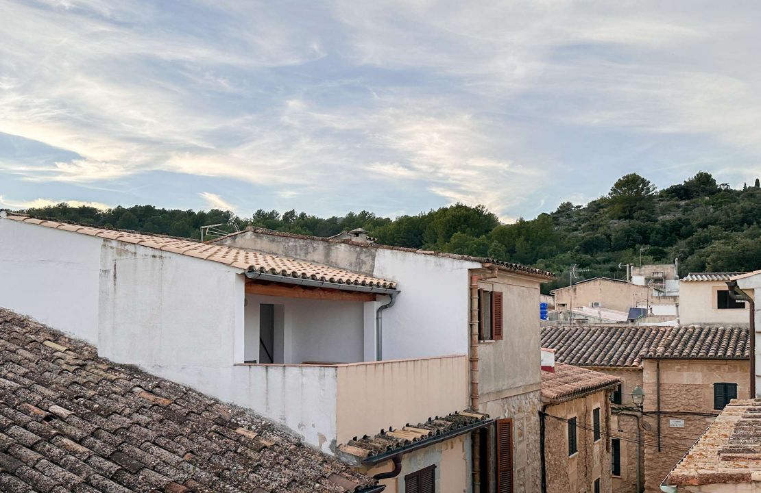3 bedroom townhouse in Pollensa, Mallorca with patio and two terraces for sale