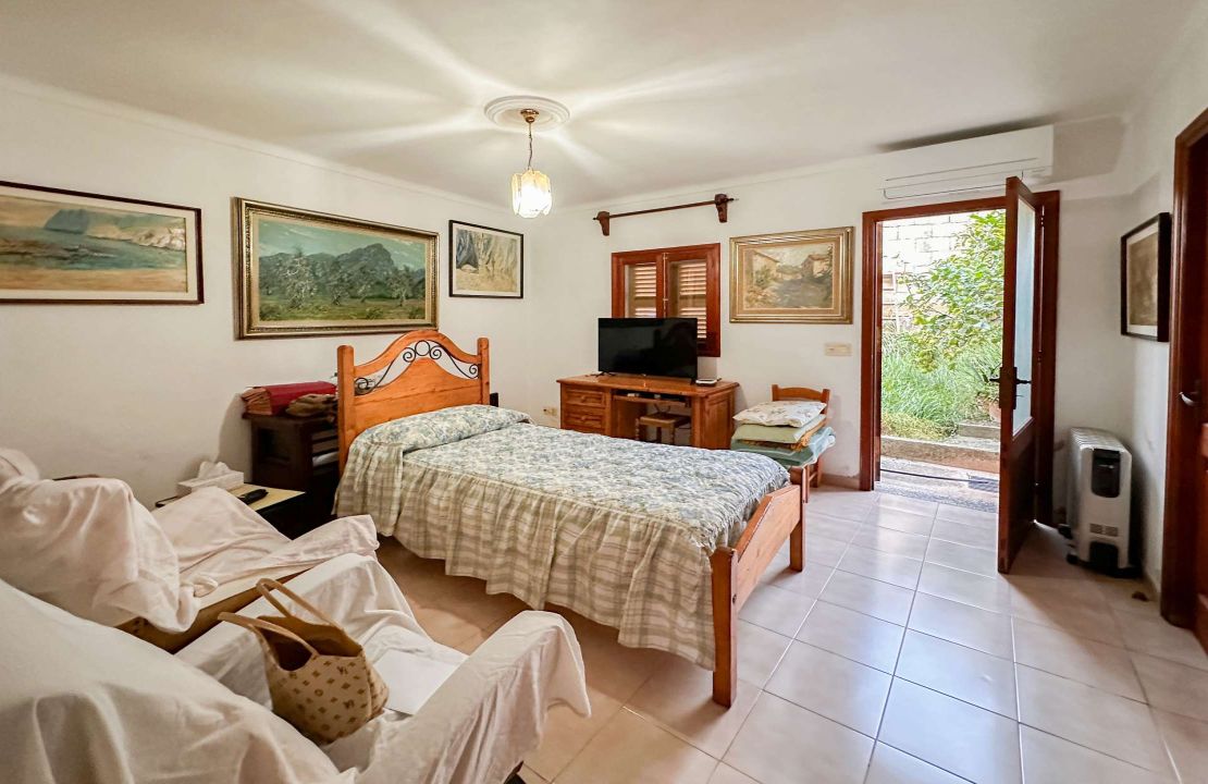 3 bedroom townhouse in Pollensa, Mallorca with patio and two terraces for sale