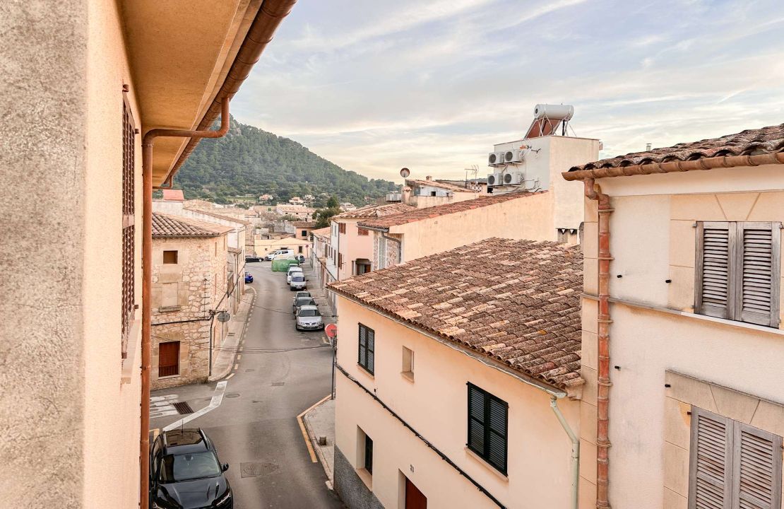 3 bedroom townhouse in Pollensa, Mallorca with patio and two terraces for sale