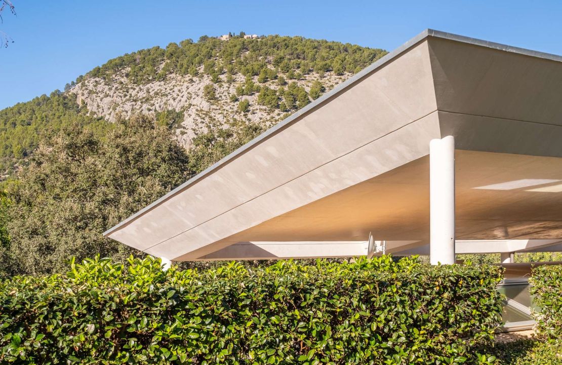 Impressive luxury estate for rent located in the outskirts of Pollensa.