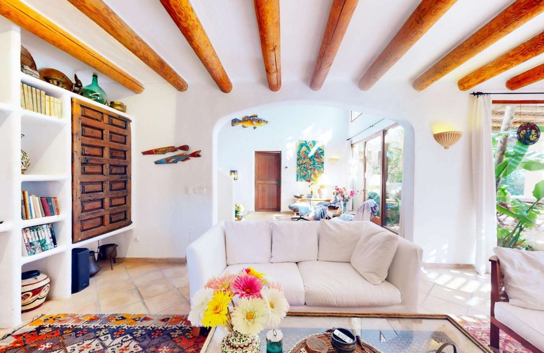 Exclusive Villa in Bonaire Alcudia with Pool, Sea View and BUILDING PLOT