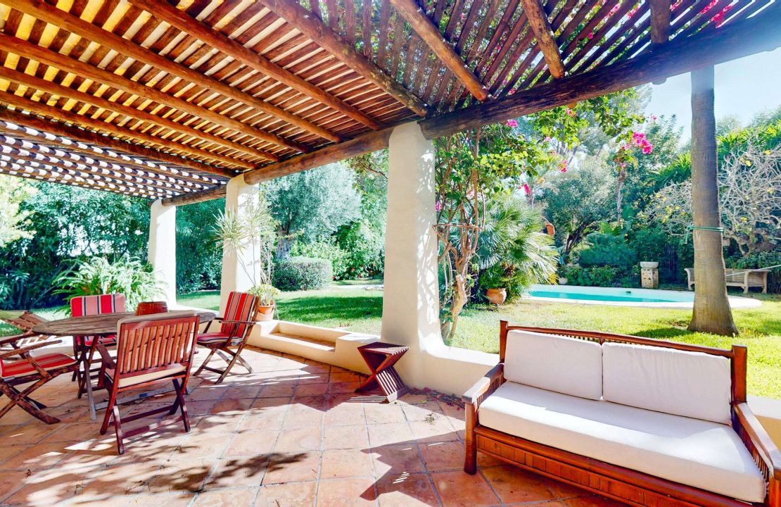 Exclusive Villa in Bonaire Alcudia with Pool, Sea View and BUILDING PLOT