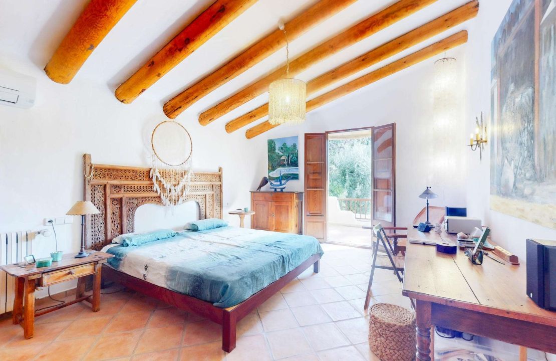 Exclusive Villa in Bonaire Alcudia with Pool, Sea View and BUILDING PLOT